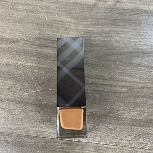 BURBERRY Fresh Glow Luminous Fluid Foundation Chestnut No 60 SPF 15 - No Box